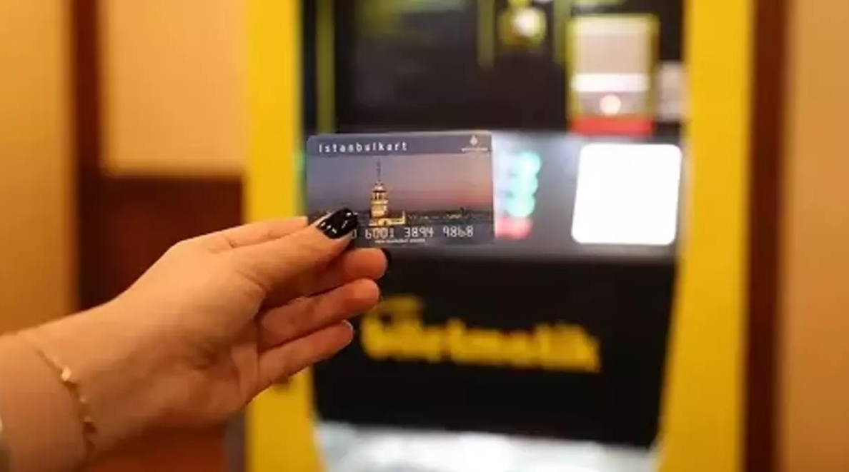 An Istanbulkart, Istanbul's public transportation card, is being held near a refill kiosk, a convenient way to load balance. (AA Photo)