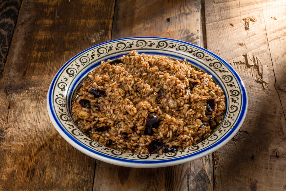 Eggplant pilaf. (Photo via Arda'nin Mutfagi)