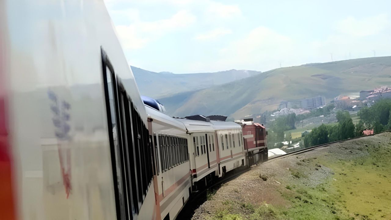Türkiye, Iran revive Van-Tehran railway link after 5-year suspension