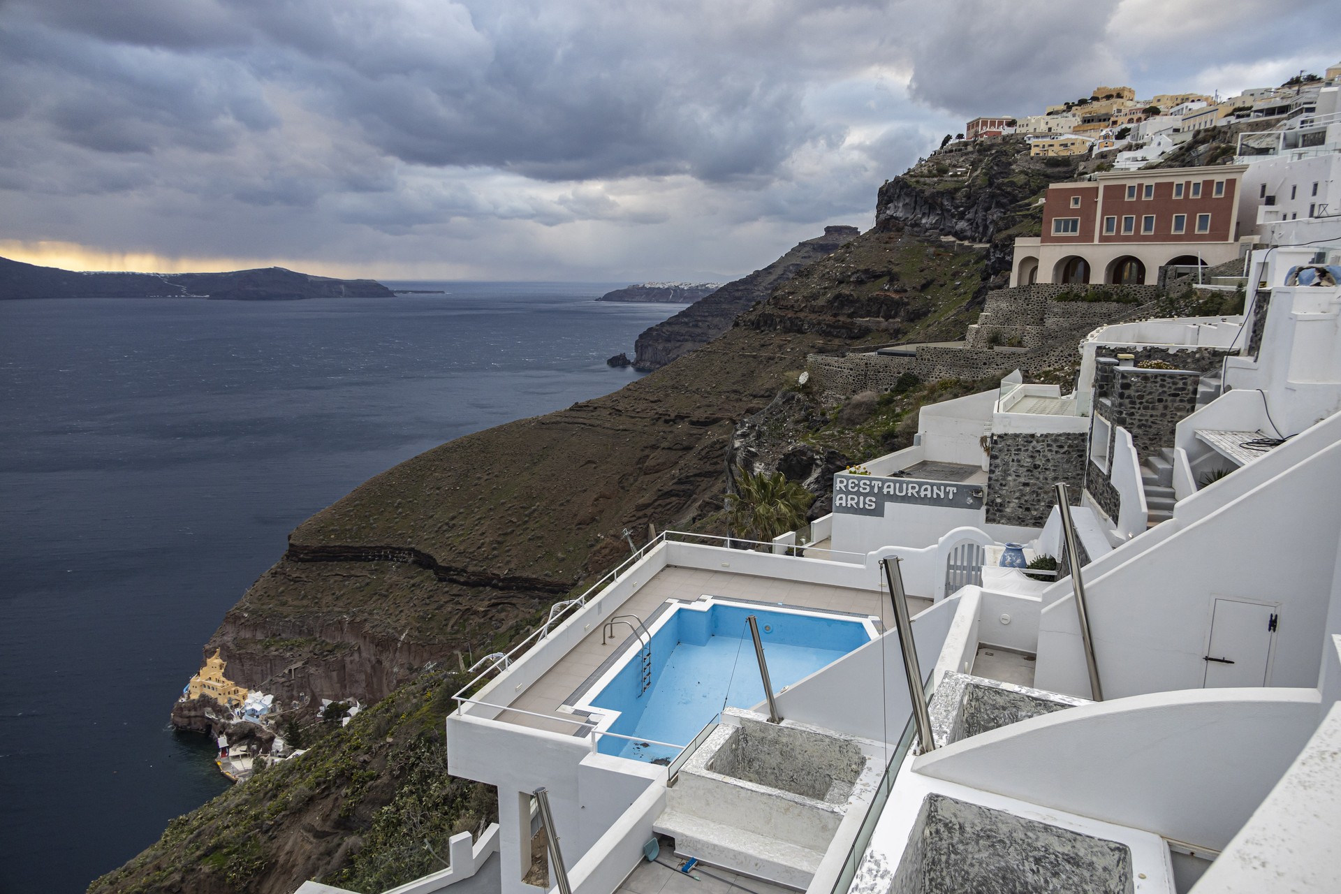 4.1-magnitude earthquake rocks Aegean Sea near Santorini after relative calm