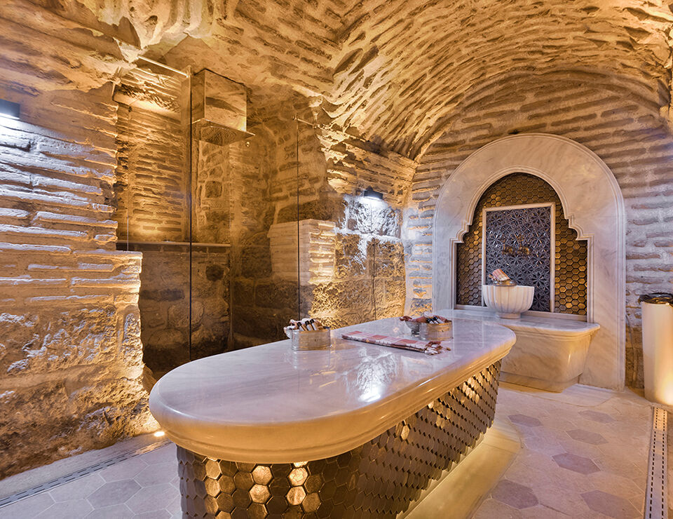 A 1,500-year-old cistern near Hagia Sophia in Istanbul was being used illegally as a massage parlor, Turkish hammam, and pool in modern times. (Photo via Türkiye daily)