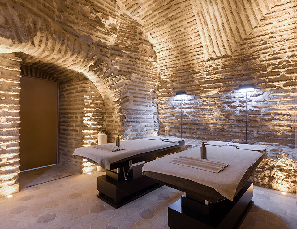 1,500-year-old cistern near Hagia Sophia turned into modern spa, prompting authorities to intervene
