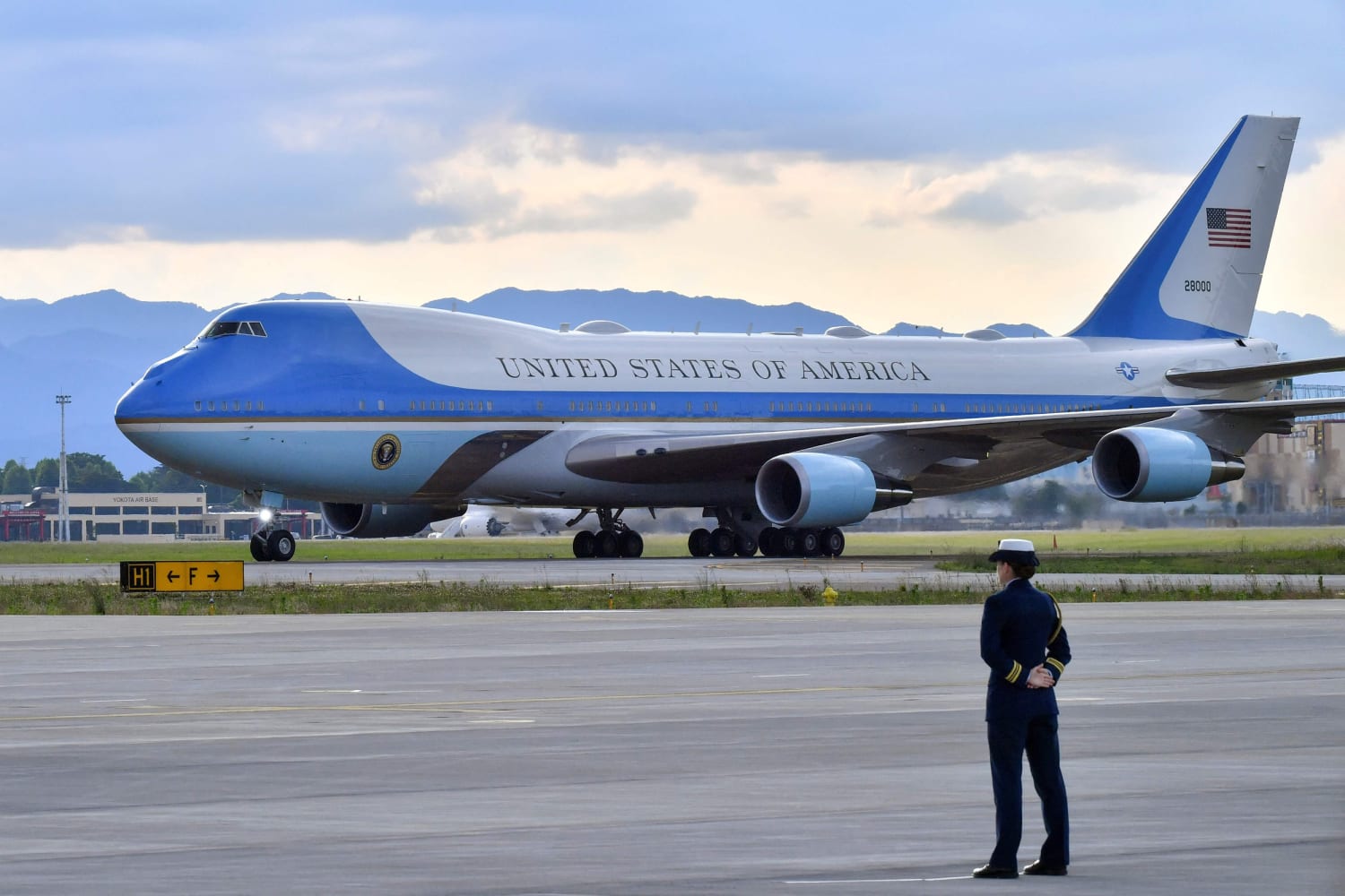 Air Force One carrying US President lands at Yokota Air Base in Fussa, Tokyo prefecture on May 22, 2022. (AFP Photo)