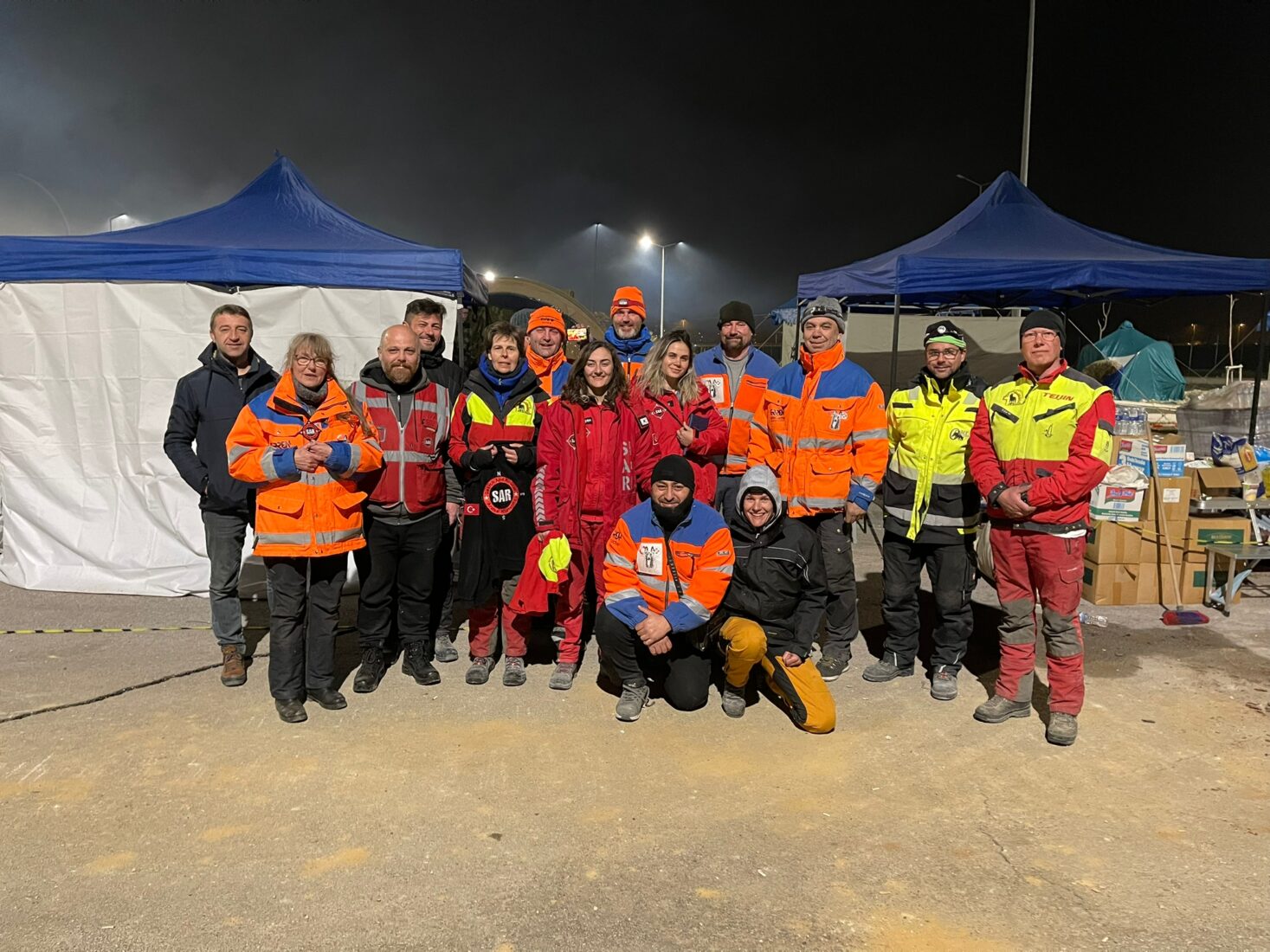 Turkish SAR, Dutch, and international volunteers gather in front of their base to pose for a photo before saying goodbye following the search and rescue operations for the 2023 earthquakes, Antakya, Türkiye, Feb. 2023. (Courtesy of SAR)