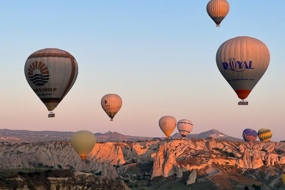 Hot air balloon rides in Türkiye break all-time record with over 930,000 tourists