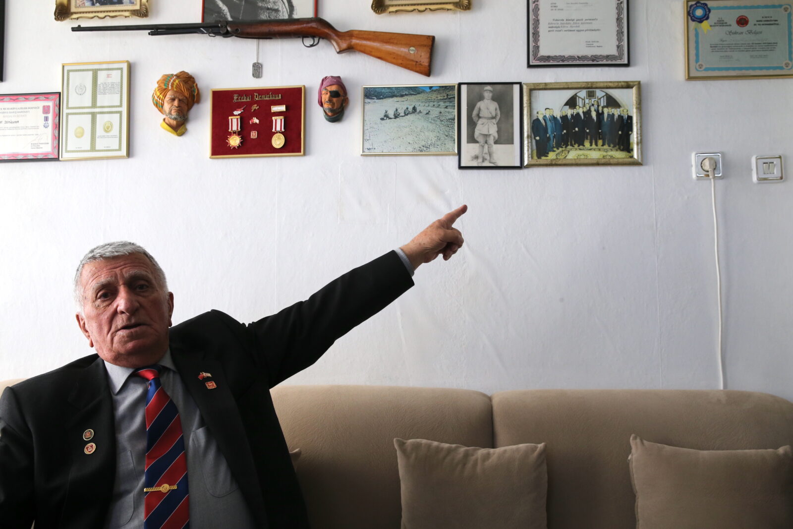 Ferhat Demirkaya, a Cyprus Peace Operation veteran residing in Konya (in photo), recalls his memories from the frontlines and proudly shares the heroism of Turkish soldiers. (AA Photo)