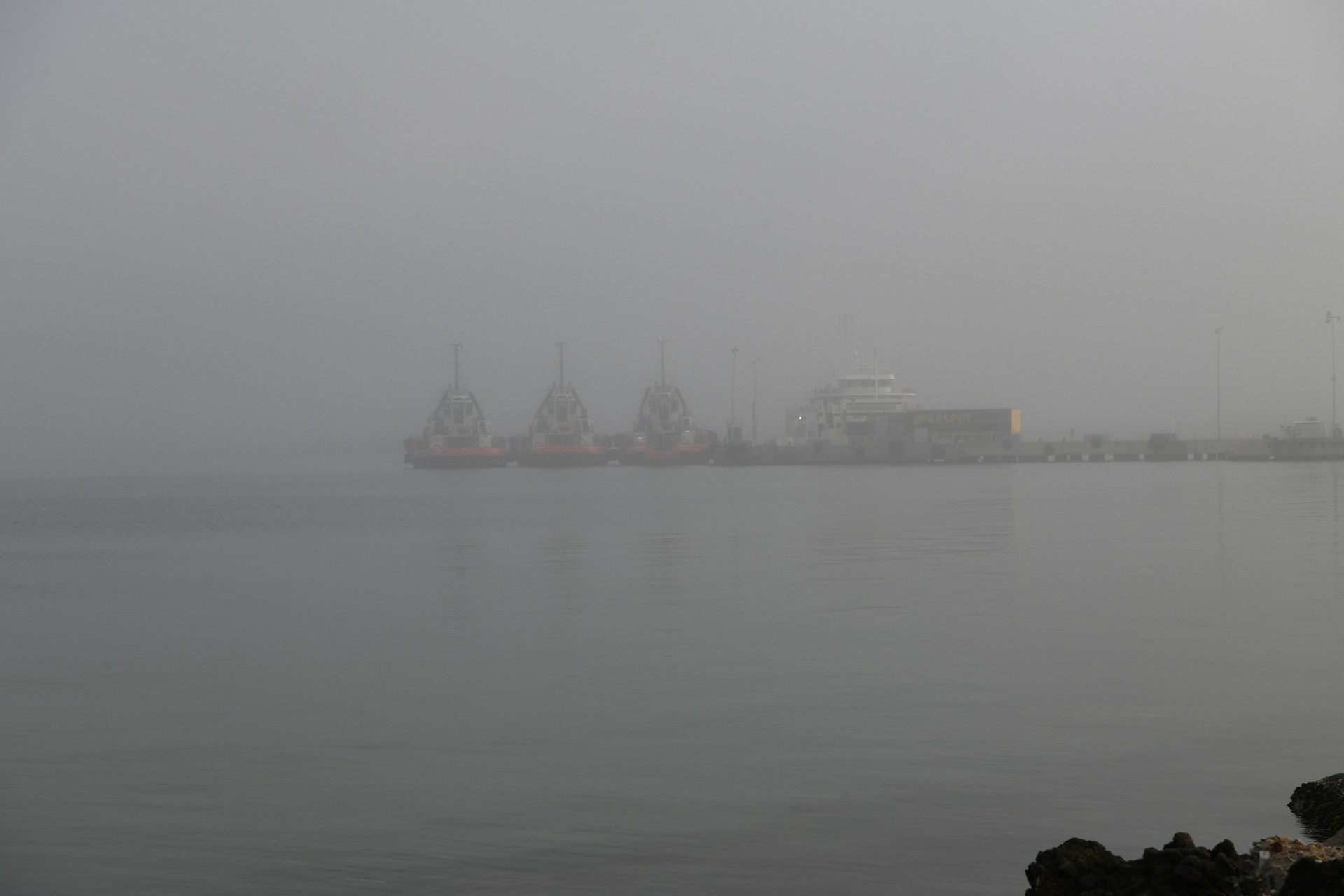 The view of the fog that caused the closure of shipping traffic in the Dardanelles Strait, seen from the Lapseki district, Türkiye, Feb. 1, 2025. (AA Photo)