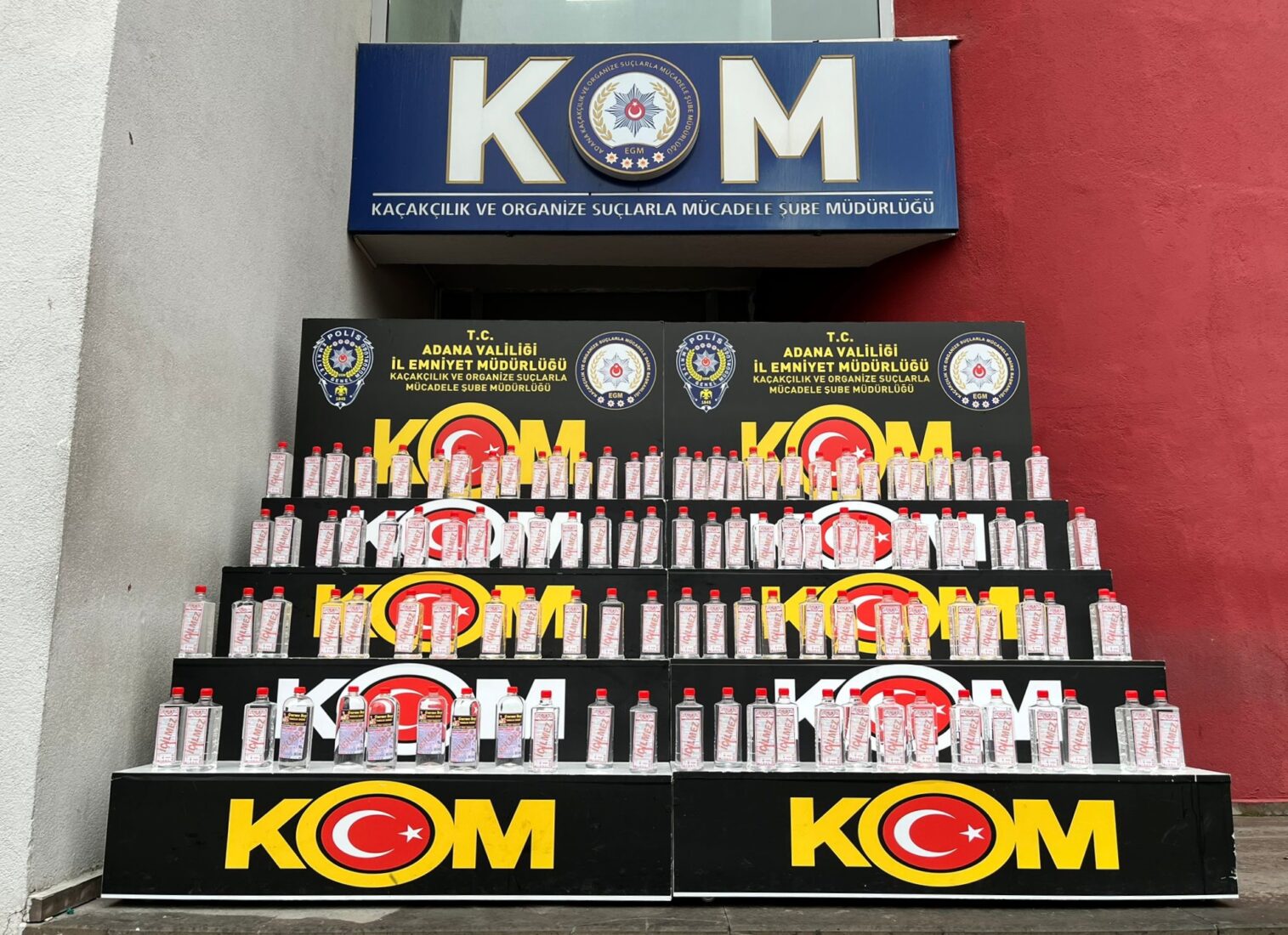 Police in Adana seized 383 liters of counterfeit alcohol and 166 alcohol flavoring kits, detaining three suspects
