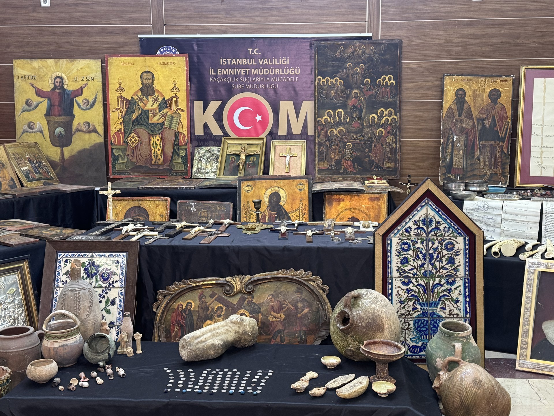 Police in Istanbul recovers 931 stolen Byzantine, Ottoman artifacts