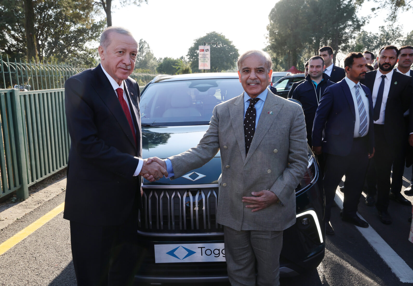 Pakistan's PM Sharif praises Erdogan's leadership during Türkiye visit