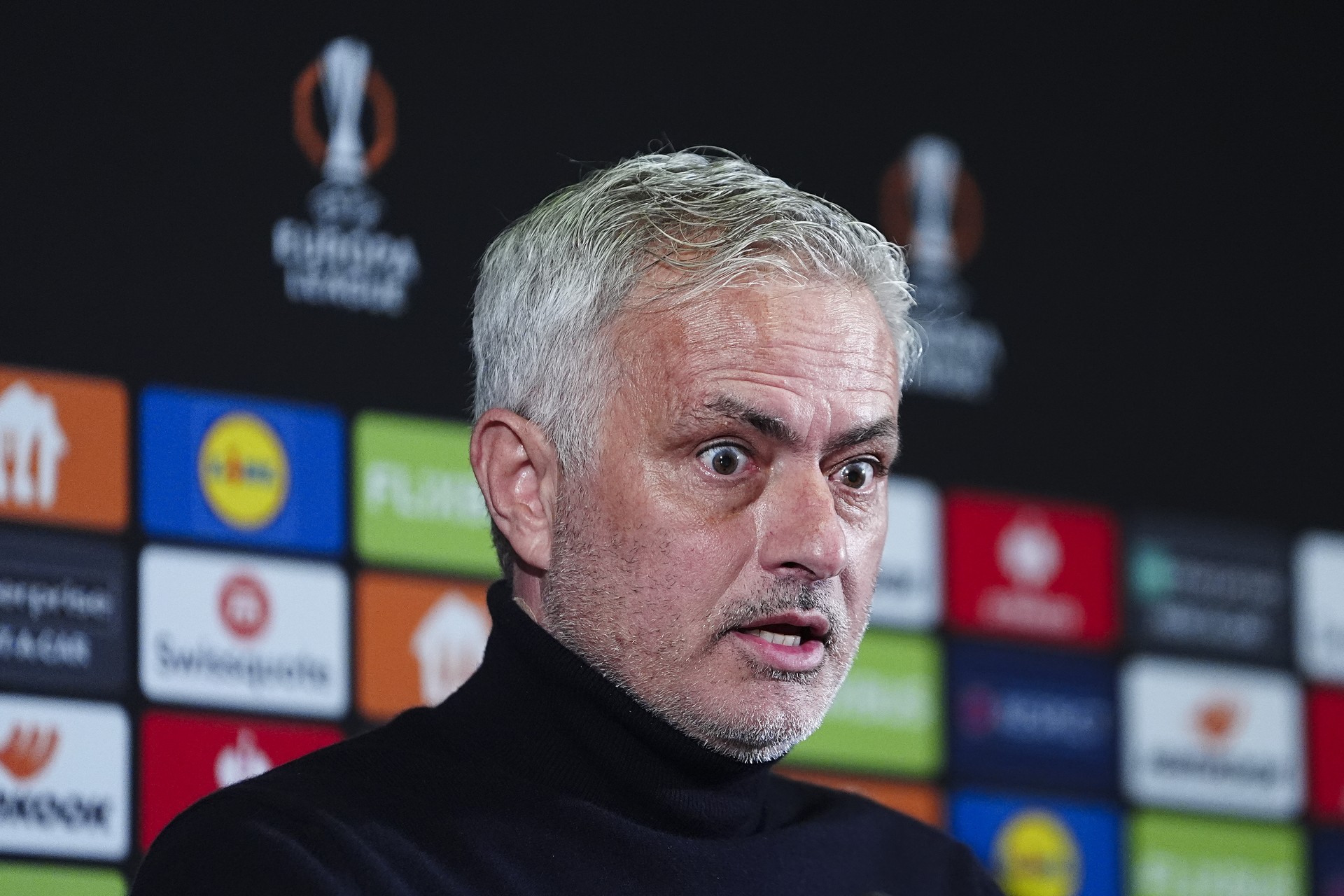 Galatasaray accuses Mourinho of racism over "monkey" remarks