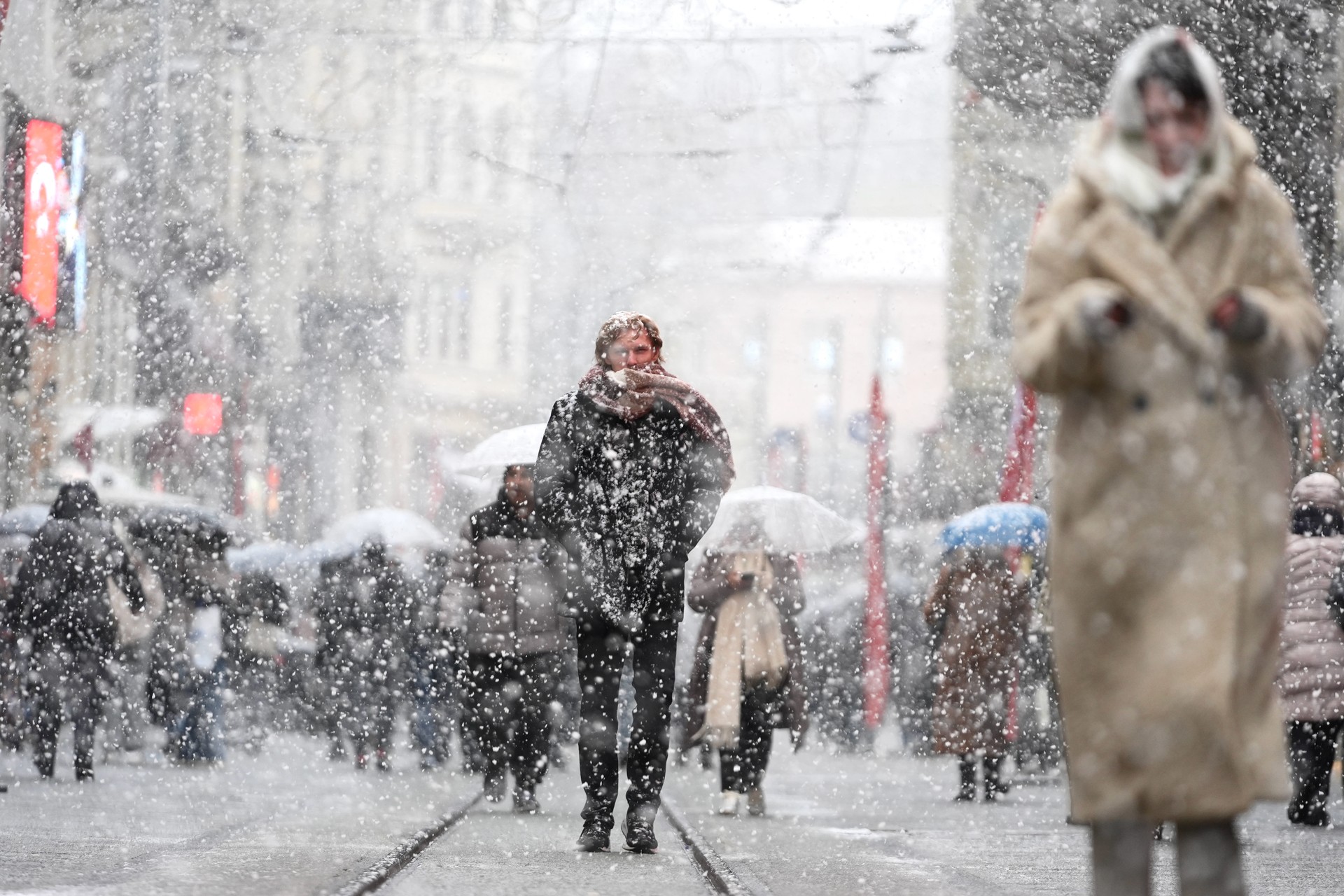 Istanbul paralyzed by heavy snowfall as traffic and public transport grind to halt