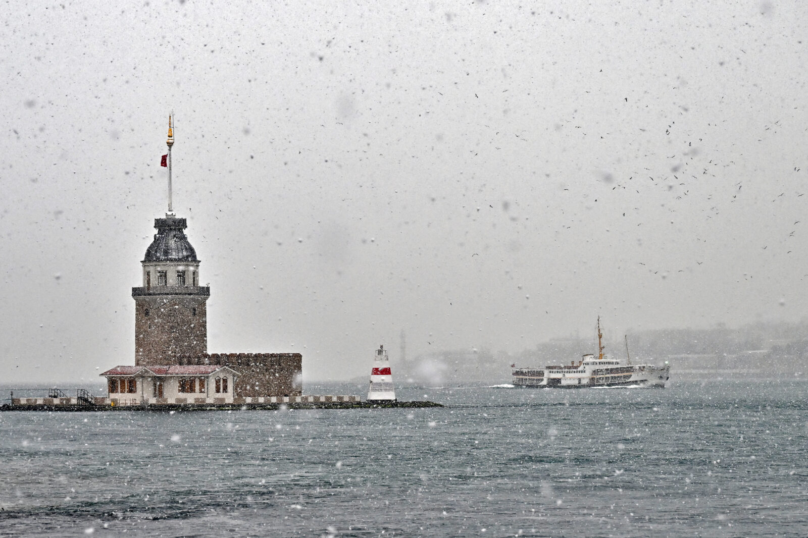 A view of Maiden's Tower in Uskudar district during snowfall, Istanbul, Türkiye, Feb. 19, 2025. (AA Photo)