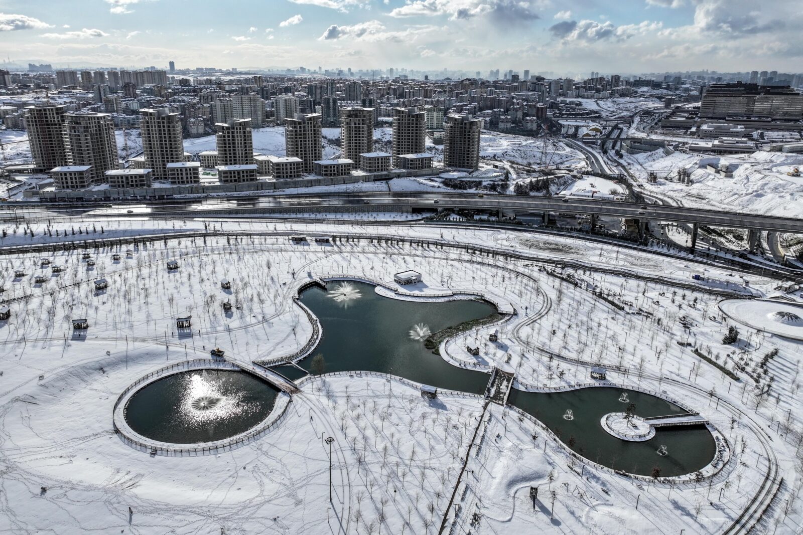 An aerial view of Basaksehir National Garden and its surroundings after snowfall in Istanbul, Türkiye. (AA Photo)