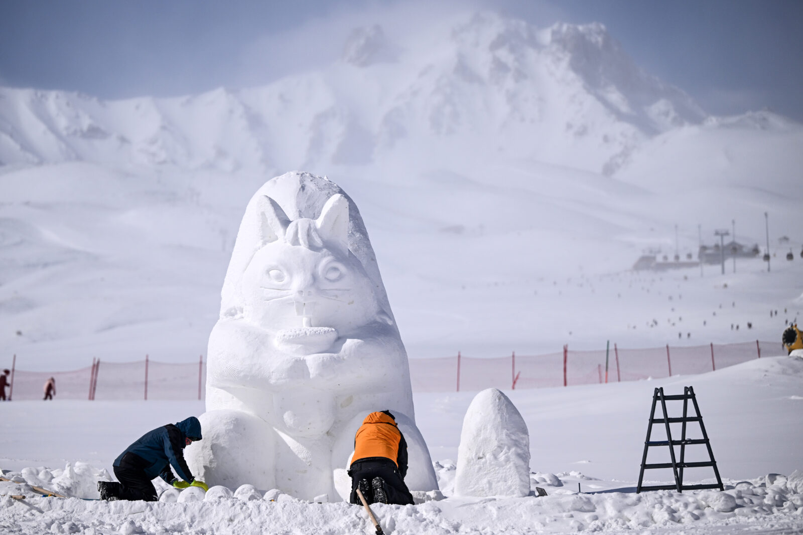Sculptors from Erciyes University and other institutions turn snow into animated characters on the field during skiing and snowboarding season at Mount Erciyes in Kayseri, Türkiye, Feb. 22, 2025. (AA Photo)