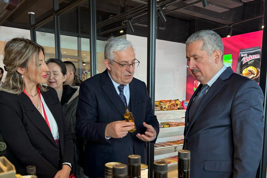 Türkiye’s Deputy Minister of Trade, Mahmut Gurcan (right), inspects Turkish products showcased for the Chinese market alongside Türkiye's Ambassador to Beijing, Ismail Hakki Musa, at the newly opened China-Türkiye Trade Center in Urumqi, Xinjiang, China, on Feb. 22, 2025. (AA Photo)