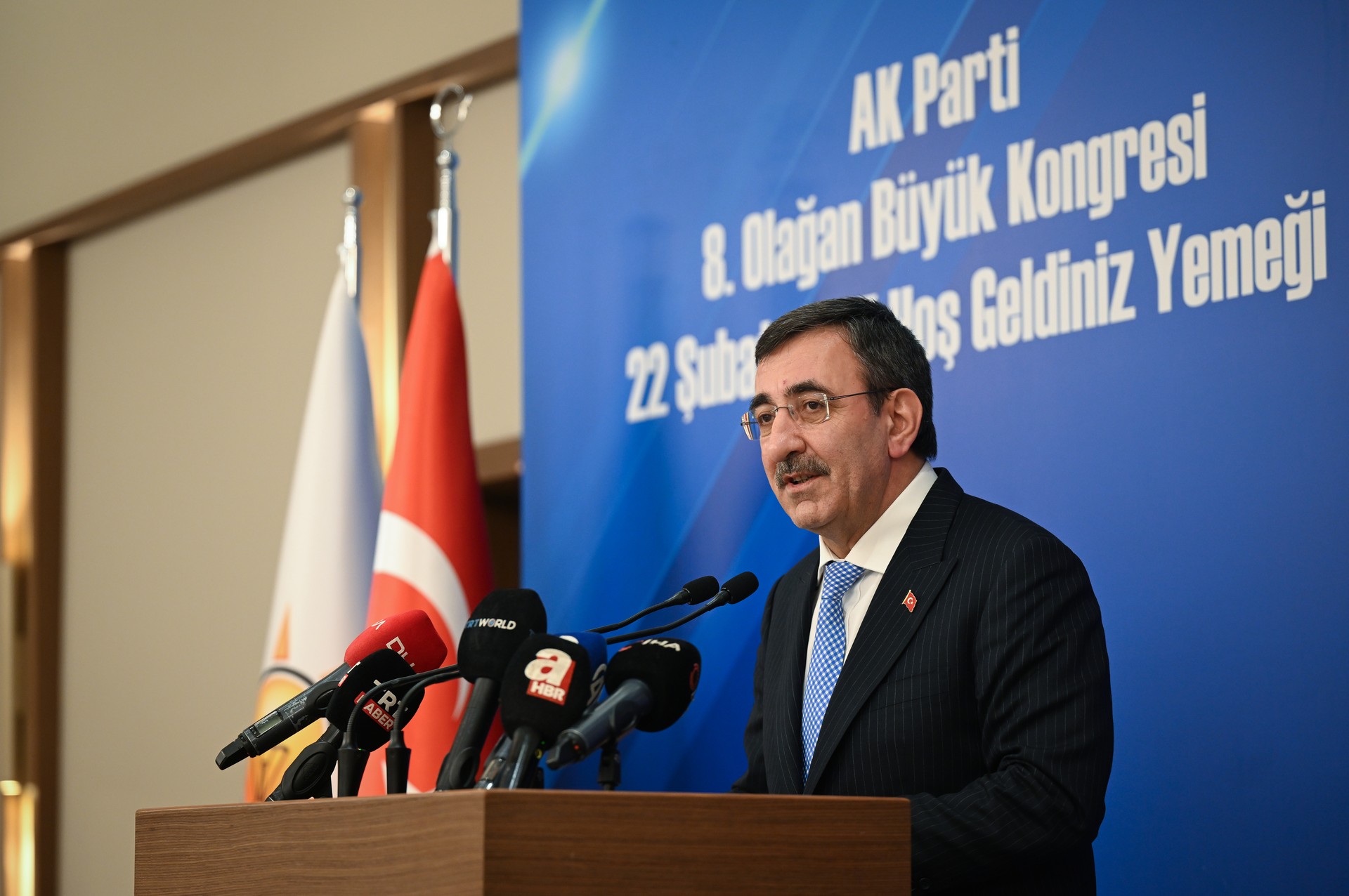 Turkish gov't prioritizes curbing inflation, sustaining economic growth: VP Yilmaz