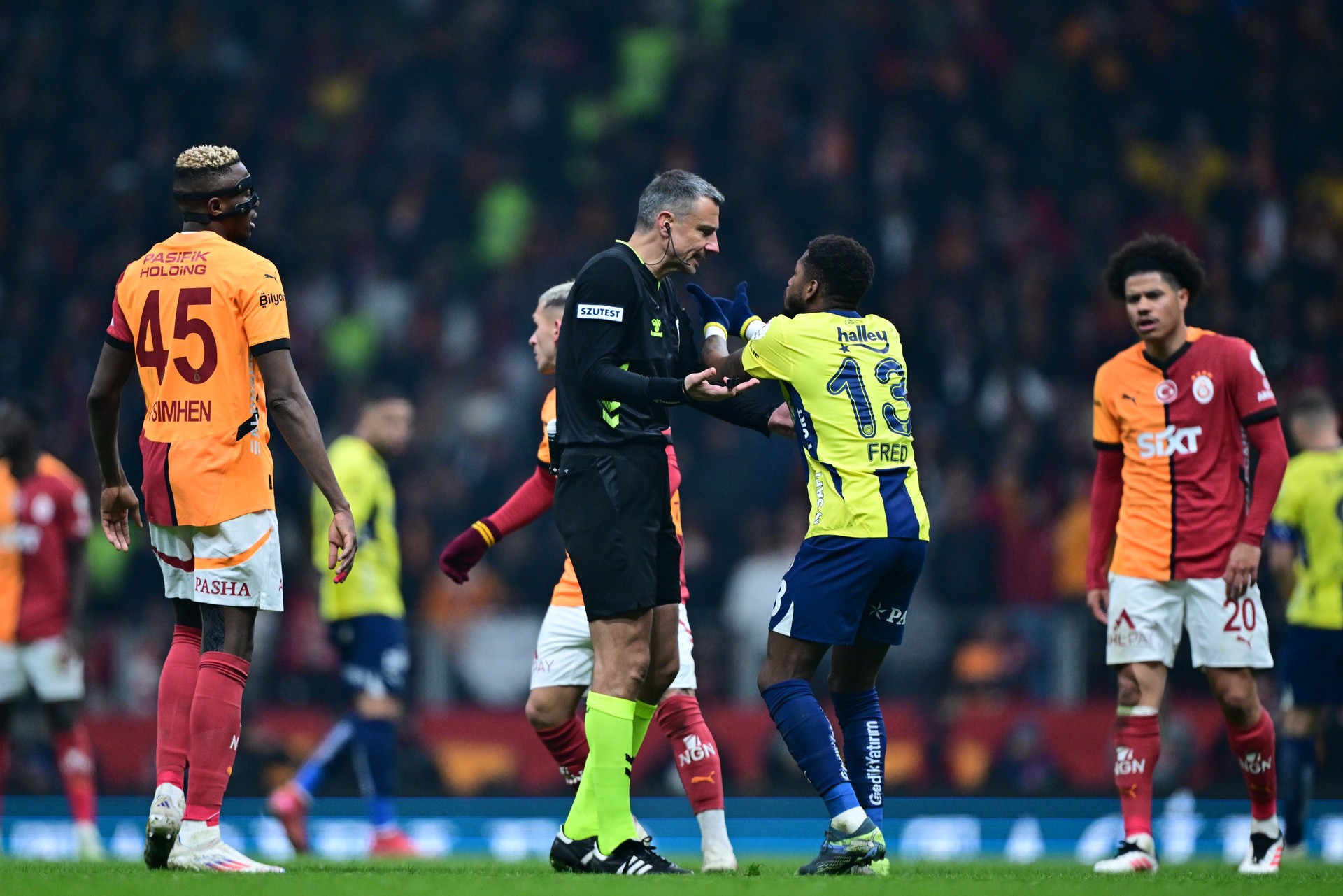 Fenerbahce requests foreign referees for all remaining matches in 2024-2025 season