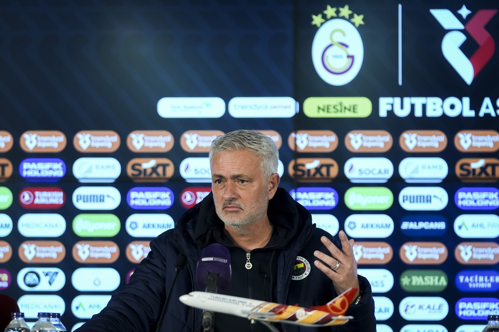 Fenerbahce responds to racism accusations on coach Jose Mourinho