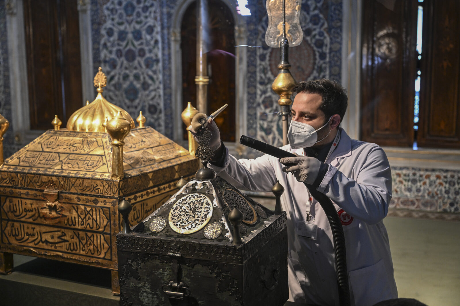 The Chamber of the Holy Relics, located in the Enderun Courtyard of Topkapi Palace, is being prepared by the staff to welcome its visitors during the Ramadan period, Istanbul, Türkiye. (AA Photo)