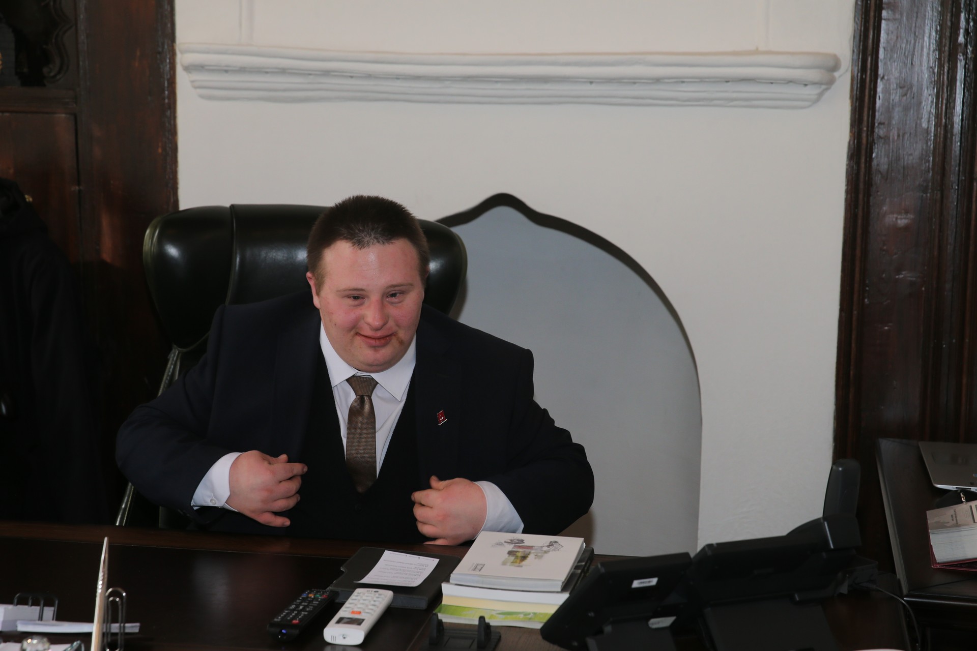 Young man with Down syndrome becomes honorary mayor's secretary in Türkiye's Tokat