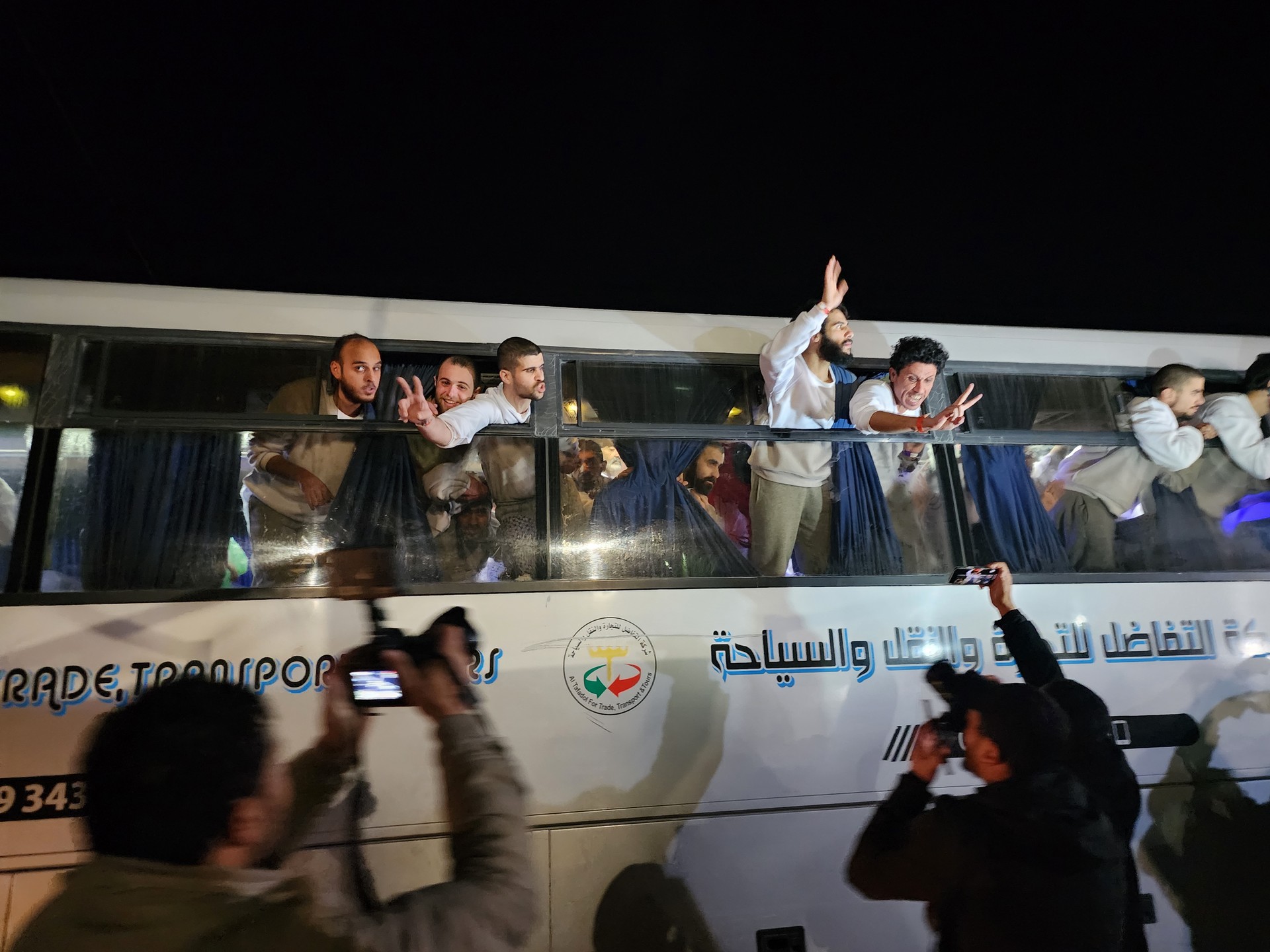 Hamas hands over Israeli bodies as Palestinian prisoners released