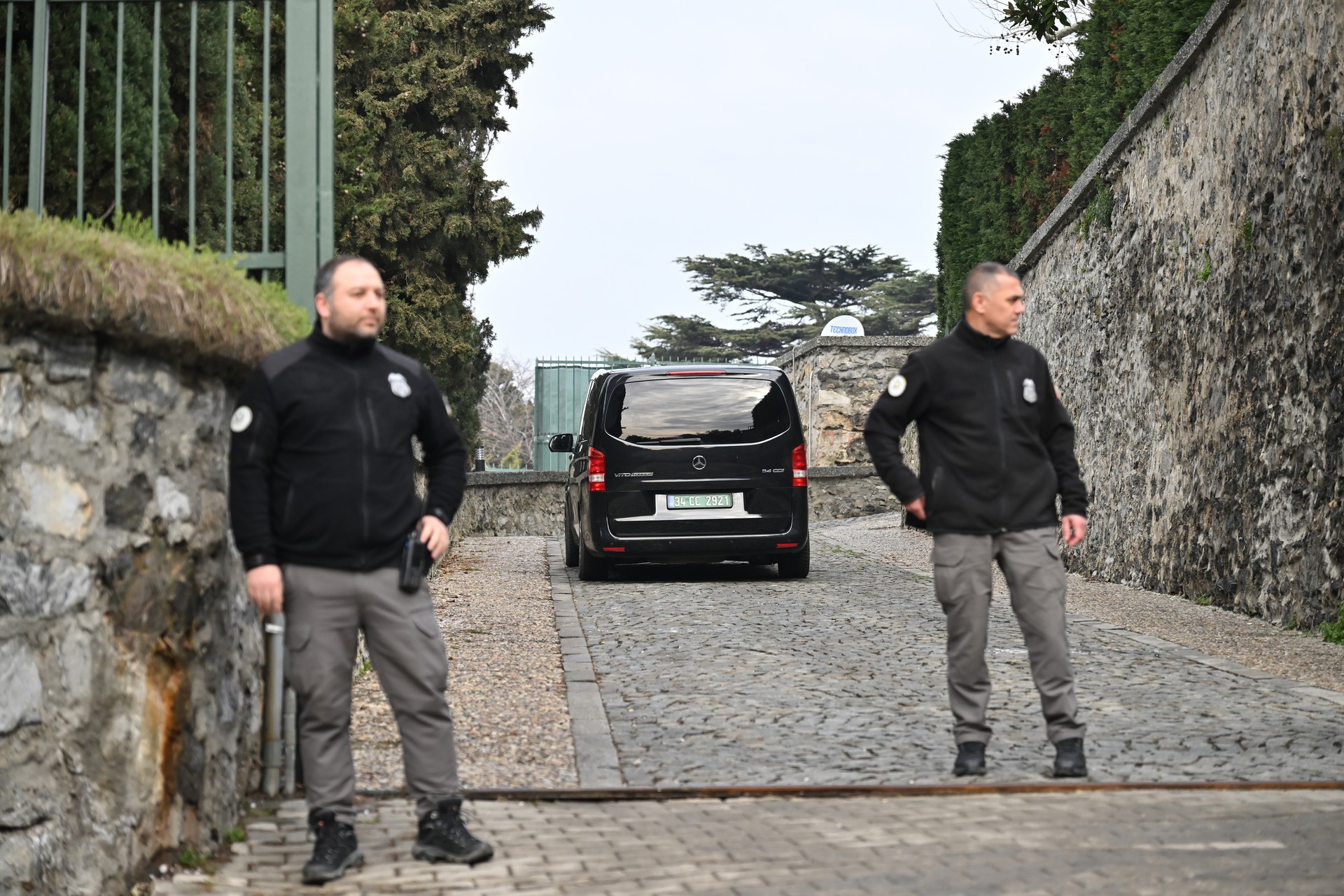 Russian delegation arrives at US Consulate residence in Istanbul for talks