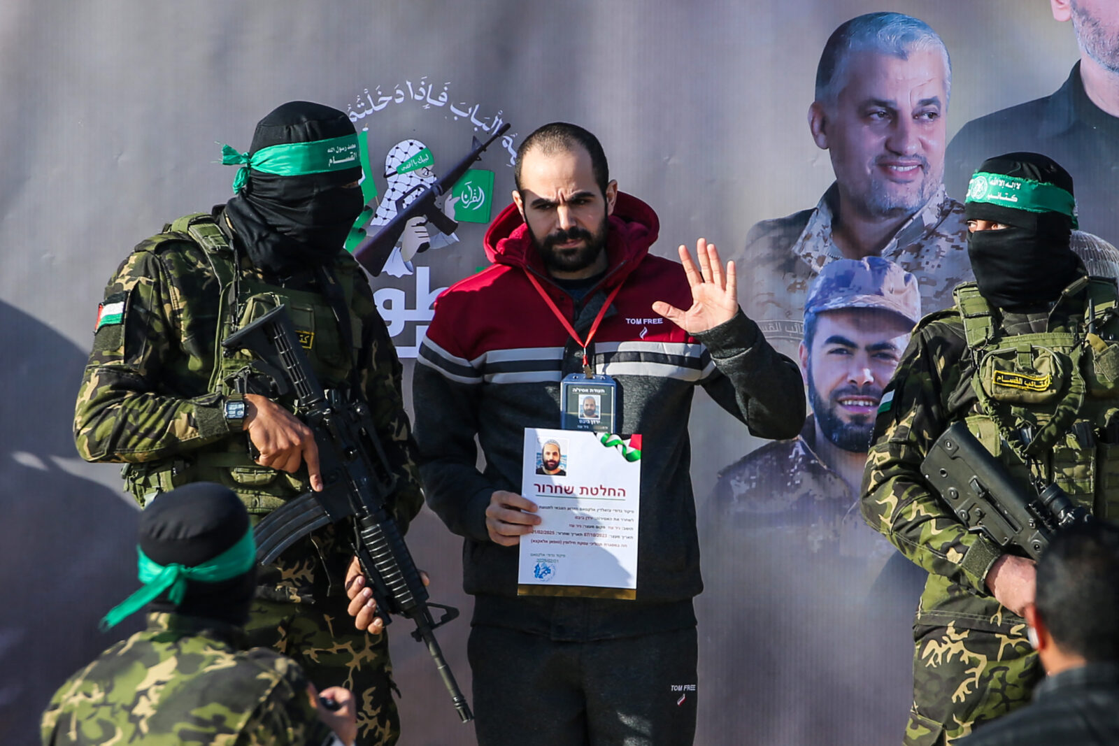 Hamas members escort Israeli hostage Yarden Bibas on a stage before handing him over to a Red Cross team in Khan Yunis, Feb. 1, 2025. (AFP Photo)