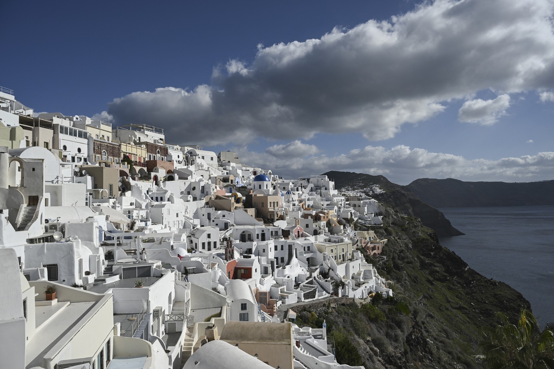 4.2 magnitude earthquake hits Aegean Sea near Santorini volcano after relative calm