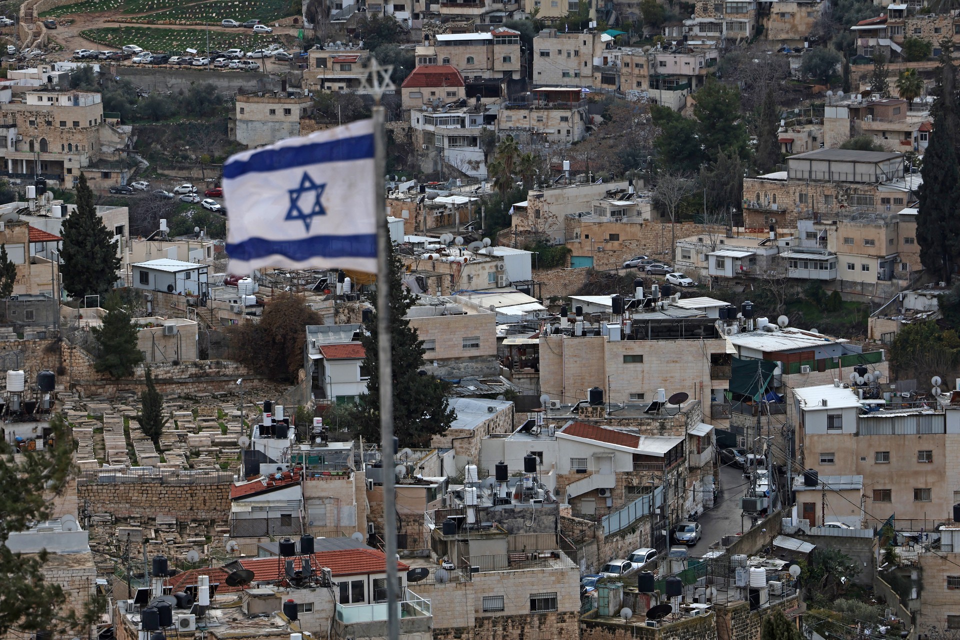 Israeli forces raid homes of Palestinian prisoners' families in West Bank: Witnesses