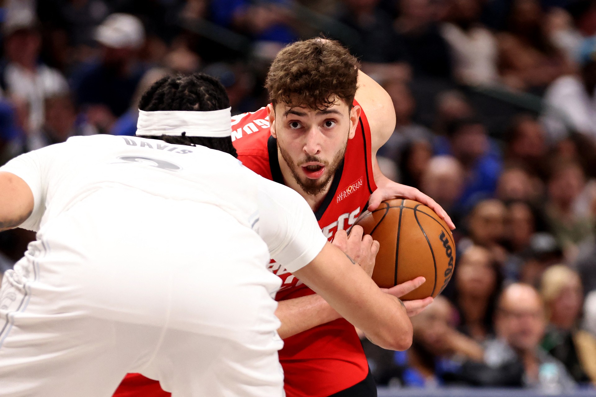 Davis impresses in debut as Mavericks top Rockets 116-105 despite Sengun’s performance