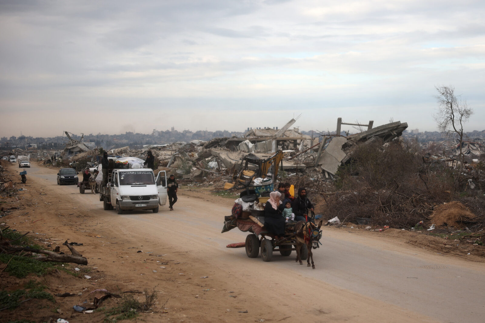 Displaced Palestinians cross the Netzarim corridor as they make their way to the northern parts of the Gaza Strip on Feb. 9, 2025. (AFP Photo)