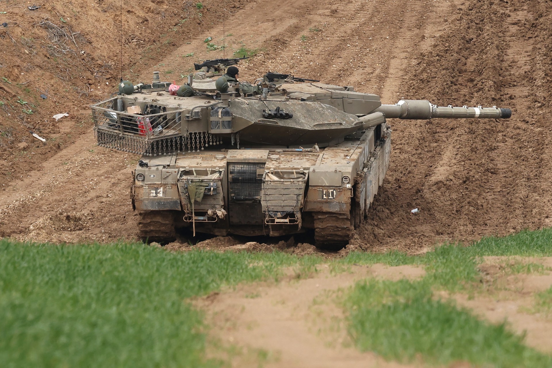Israel mobilizes reservists as Gaza cease-fire hangs in balance