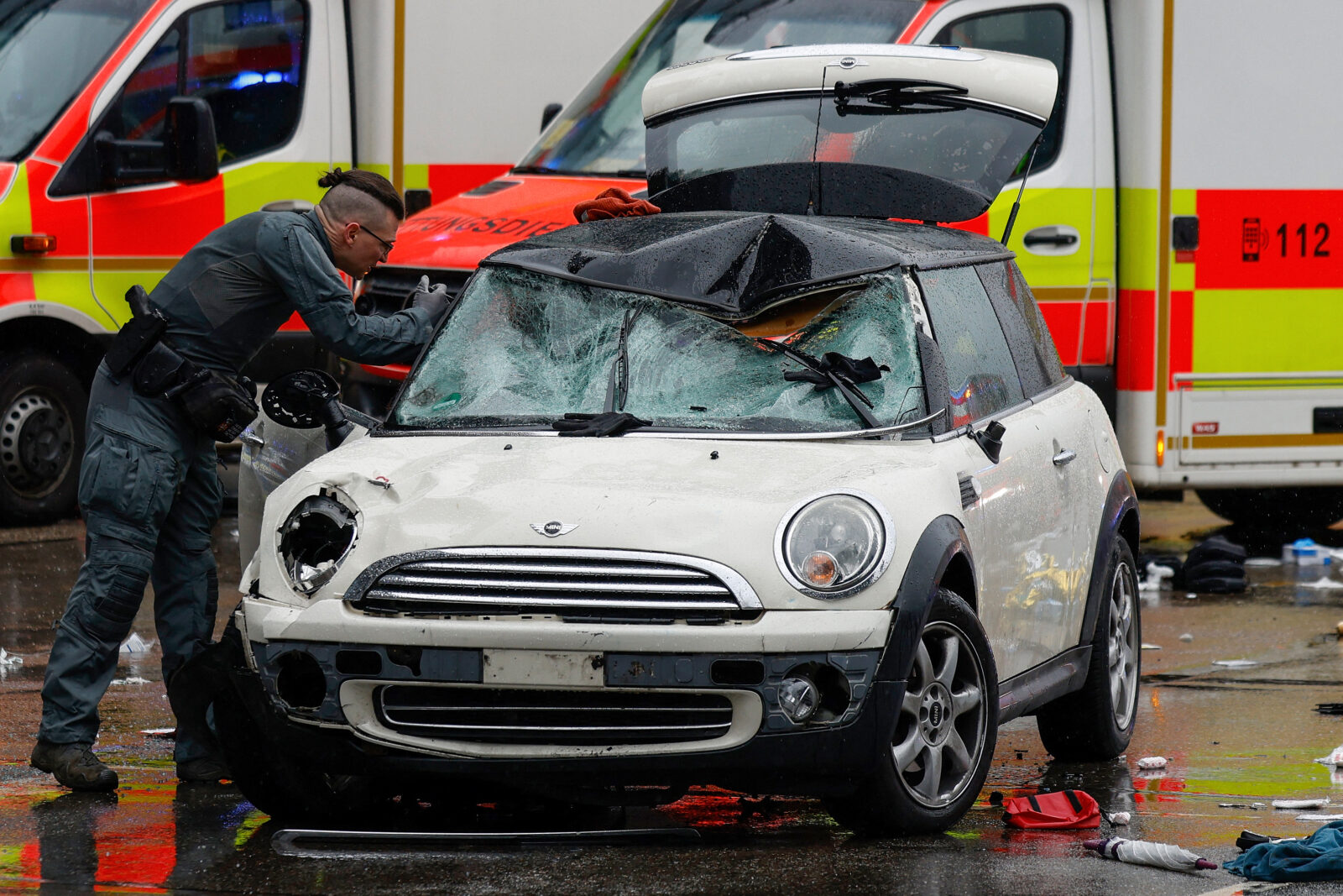 A police officer works at the scene where a car drove into a crowd in the southern German city of Munich on February 13, 2025 leaving several people injured, police said. (AFP Photo)