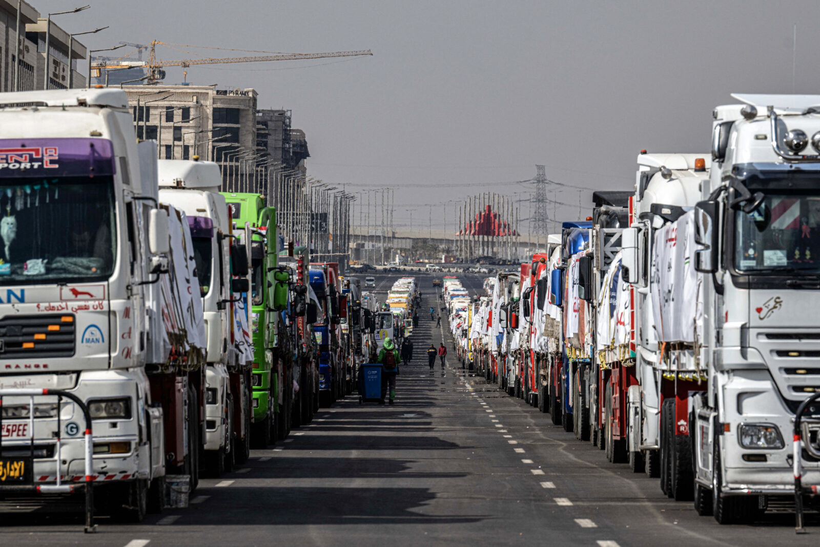 A convoy of trucks loaded with humanitarian aid supplies for the Gaza Strip waits at Egypt's New Administrative Capital, about 45 kilometers east of Cairo, on Feb. 16, 2025. (AFP Photo)