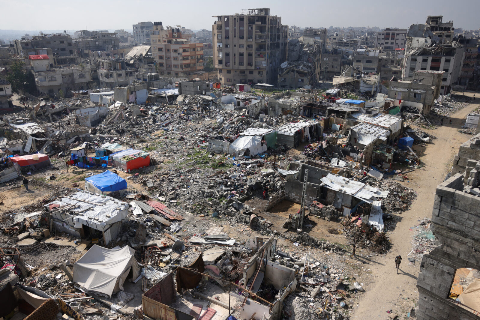 A general view shows tents built next to the rubble of buildings in Jabalia in the northern Gaza Strip on Feb. 17, 2025. (AFP Photo)