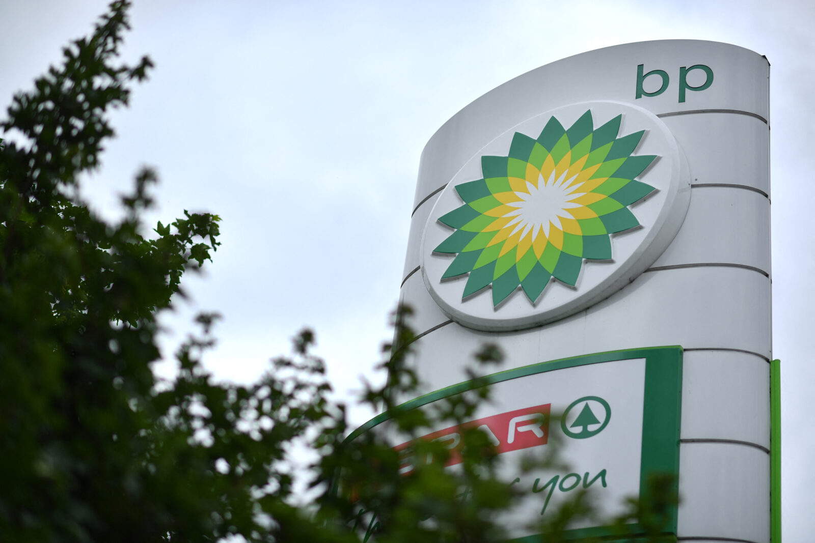 File photo shows a BP logo is pictured at a BP petrol and diesel filling station southeast of London, the UK, on Jun. 15, 2020. (AFP Photo)