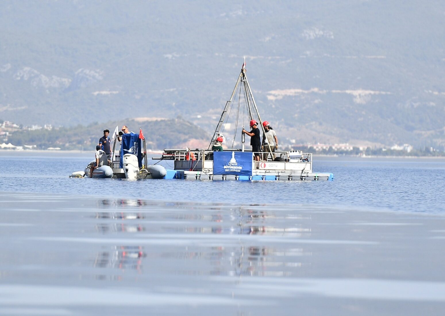 Izmir Metropolitan Municipality collaborates with academics from Middle East Technical University to conduct a tsunami hazard analysis along the city's 600-kilometer coastline, Izmir, Türkiye, Feb. 12, 2025. (IHA Photo)