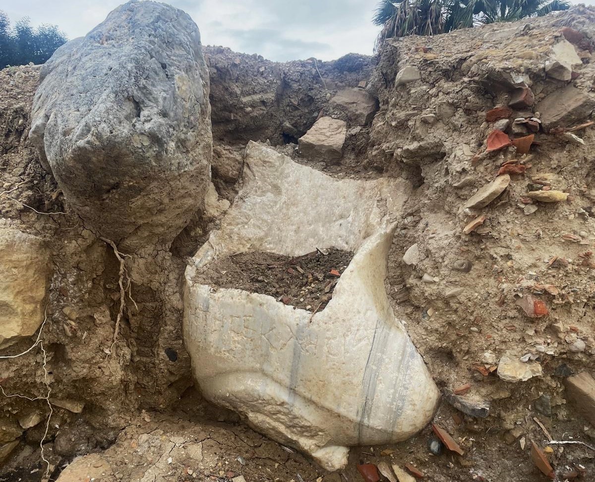 Waves expose Archaic statue fragment in Kusadasi coastal area