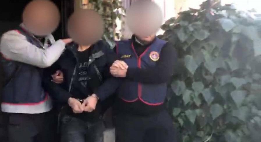 The suspect, who was wanted by Interpol with a red bulletin for the murder he committed in Egypt, was captured in an operation organised by Denizli Provincial Gendarmerie Command teams (IHA Photo)