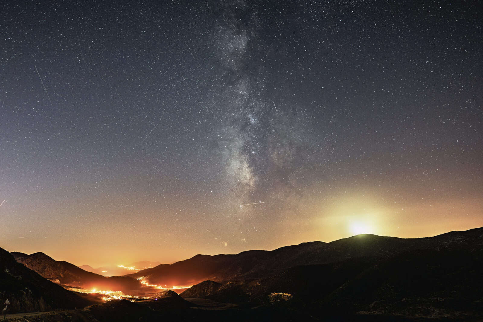 Remote regions and small vıllages in Türkiye will provide the perfect dark-sky conditions for meteor showers and eclipses. (Adobe Stock Photo)