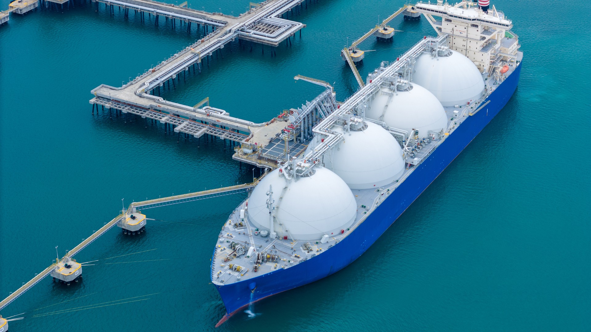 Türkiye emerges as vital energy hub amid global LNG expansion