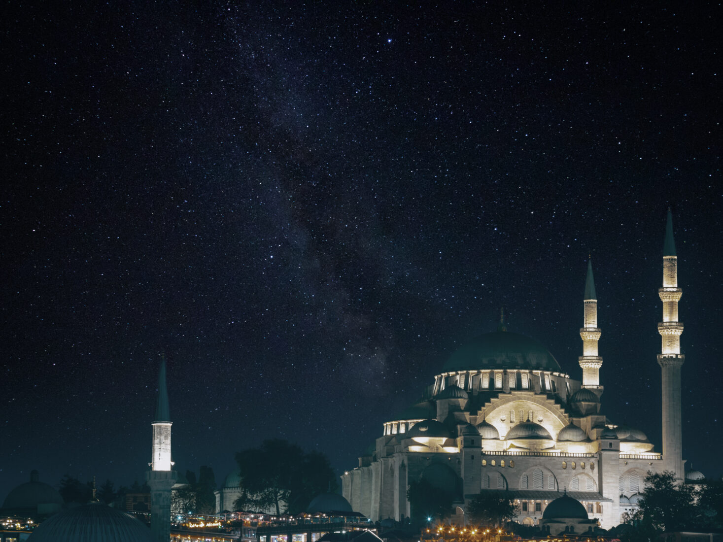 Istanbul’s skyline will be a stunning location to experience celestial events in Türkiye throughout 2025. (Adobe Stock Photo)