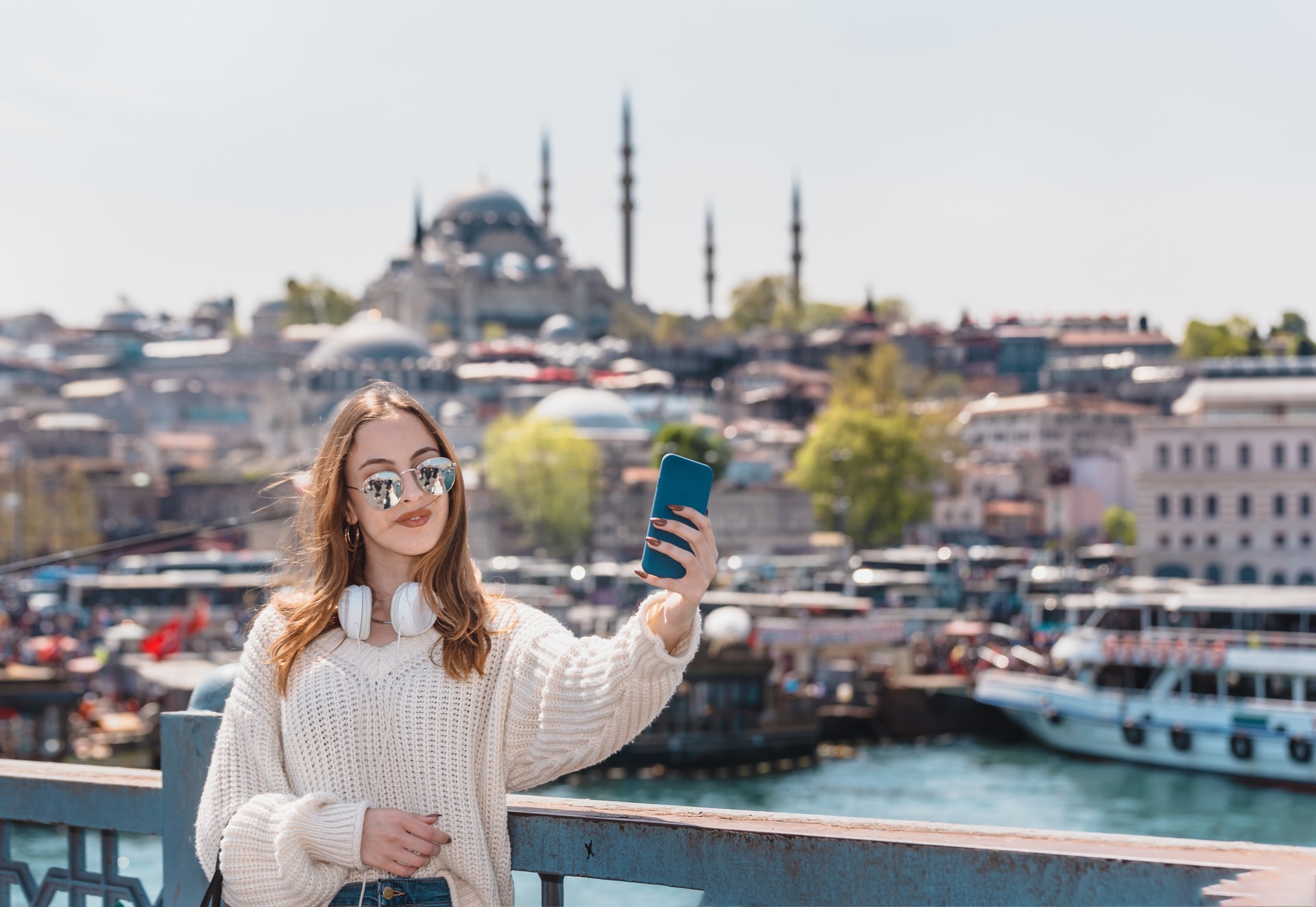 Happiness declines among Turkish people in 2024, except for young adults