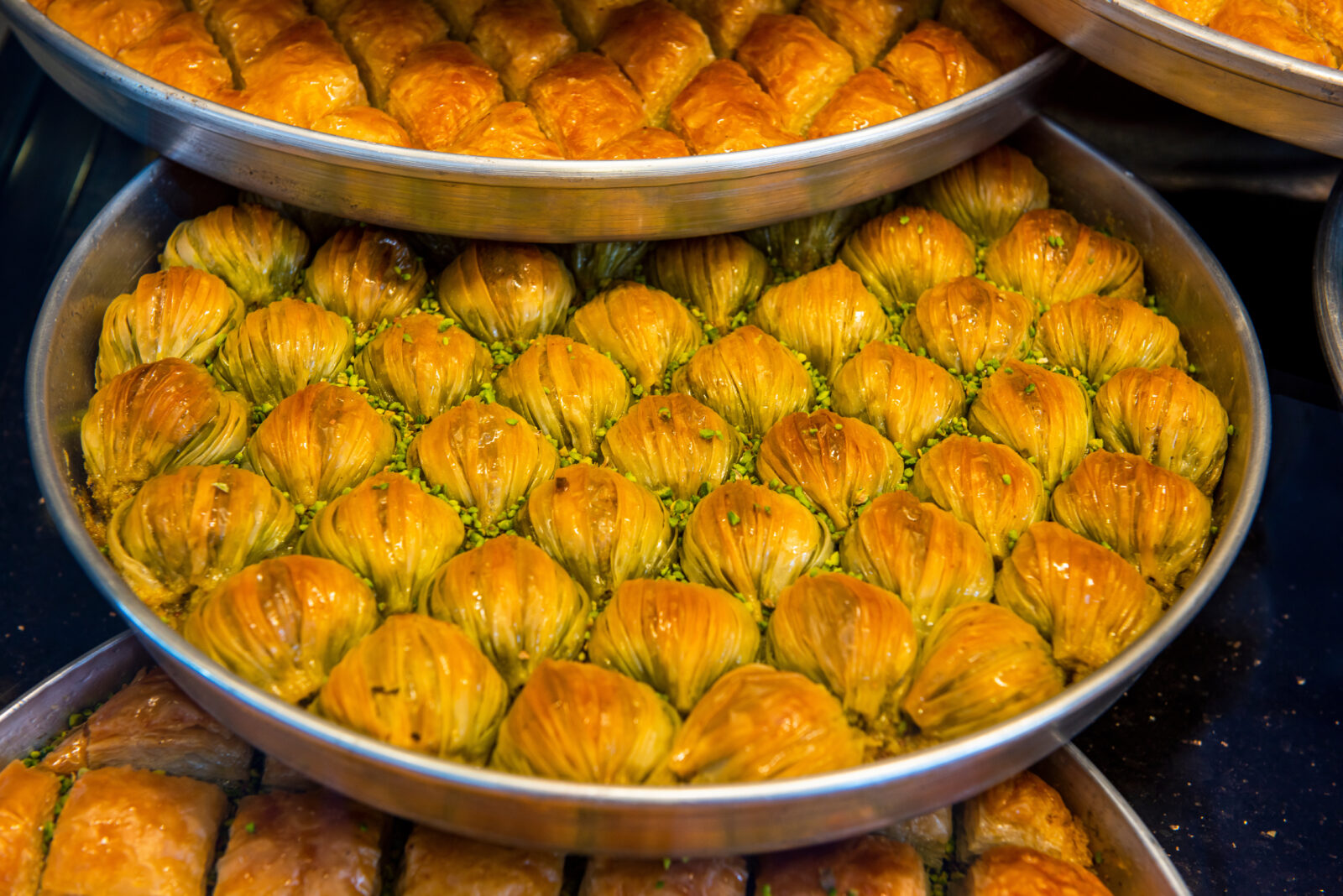 Mussel Baklava (Turkish: Midye Baklava) on a tray. A traditional treat from Gaziantep, Türkiye, filled with pistachio. (Adobe Stock Photo)