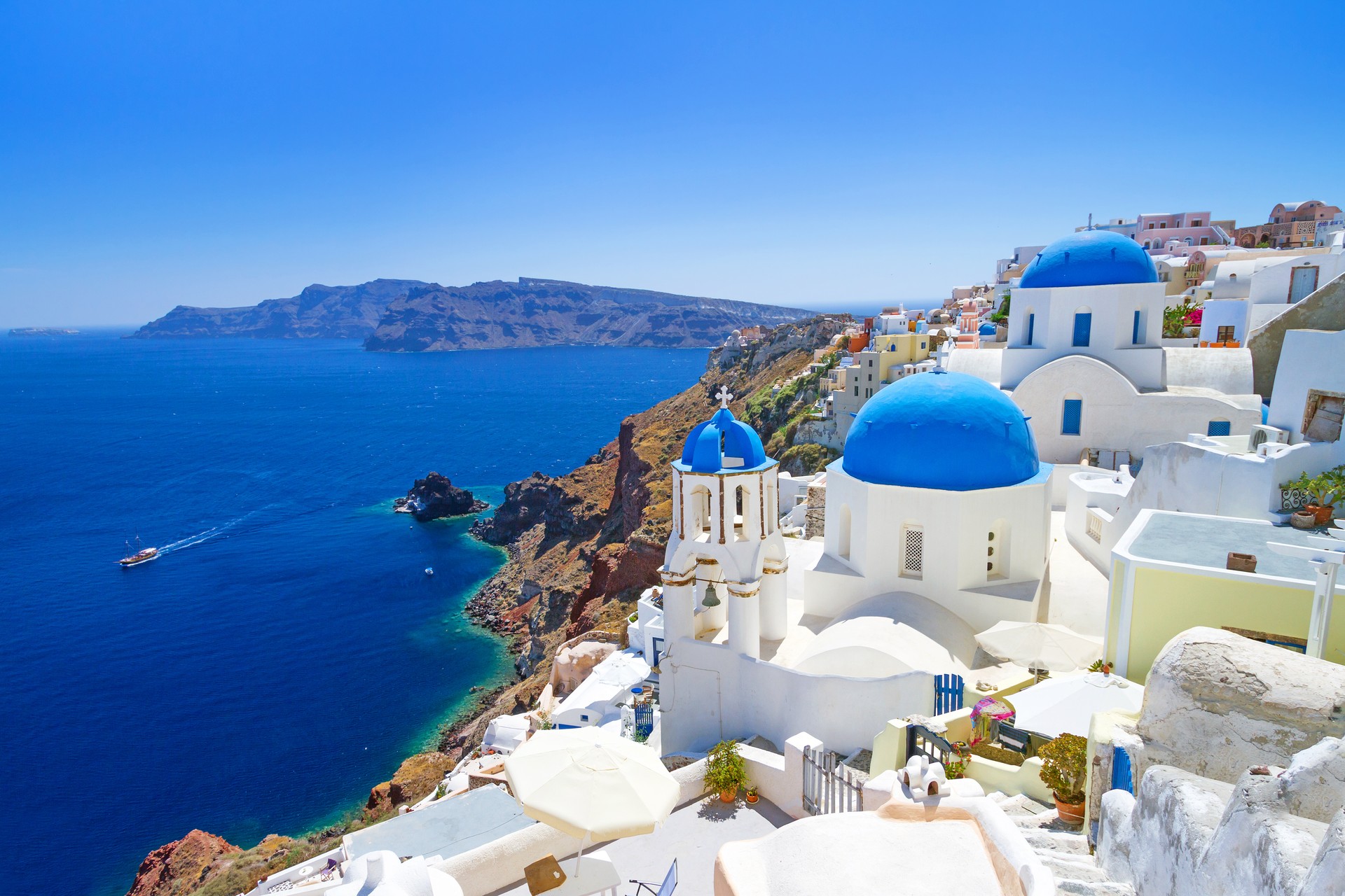 Greece's Santorini takes precautions amid rising seismic activity