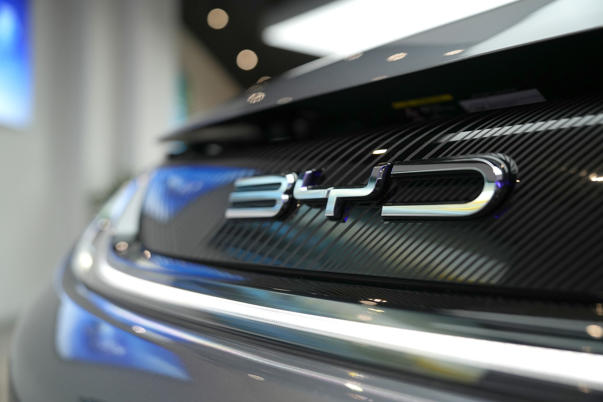 BYD stocks rally after 5-min charge reveal, investments in Türkiye, Hungary continue