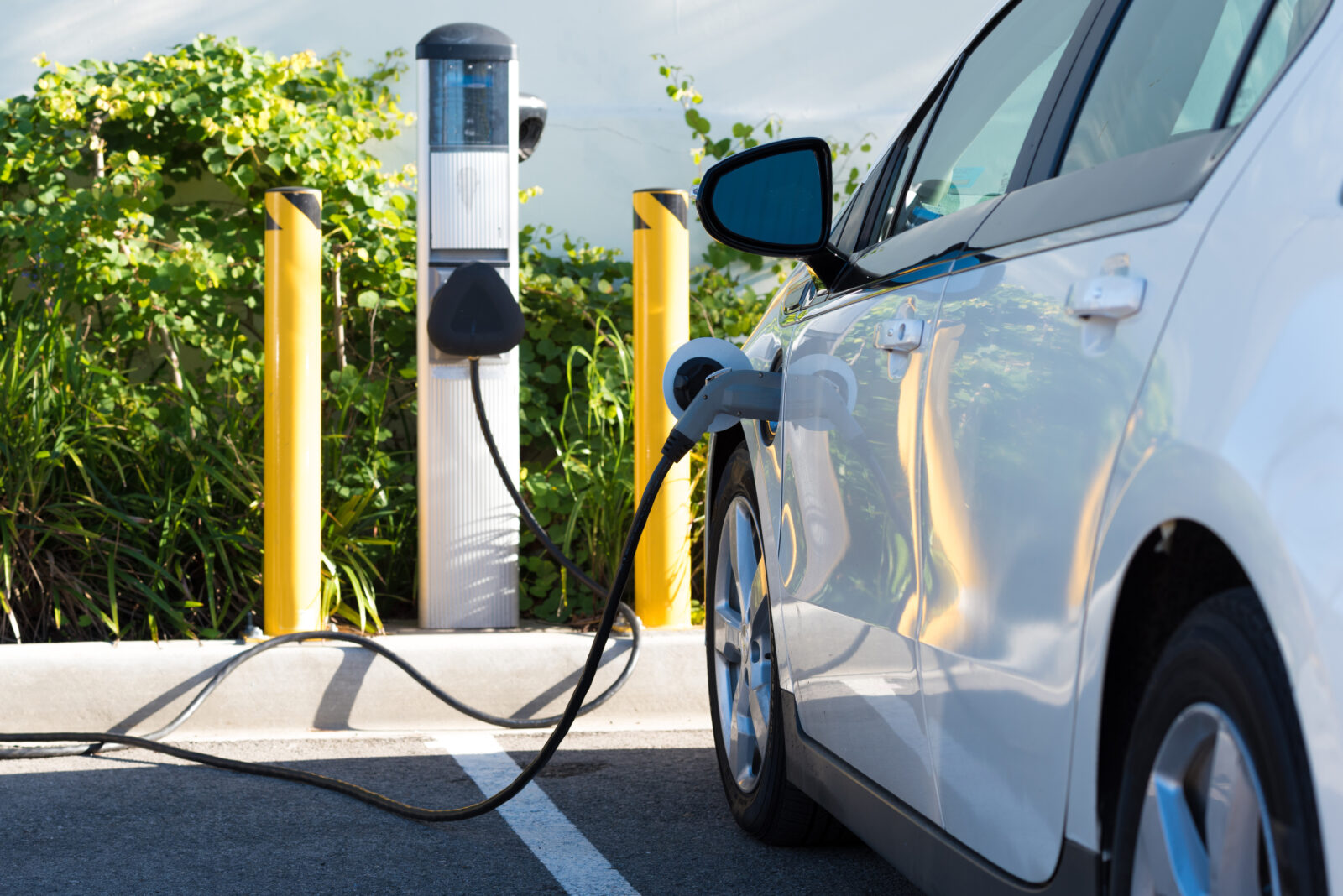 Public charging stations are expanding, but fire safety concerns in residential areas remain unresolved in Türkiye. (Adobe Stock Photo)
