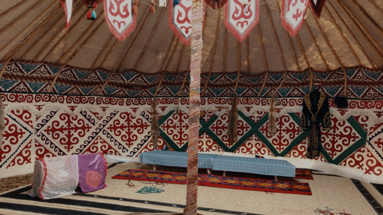 Kazakh yurt with Shyrdak carpet insulation and decoration, Kurmangazy Museum in Altynzhar, 2020. (Photo via Wikipedia Commons)