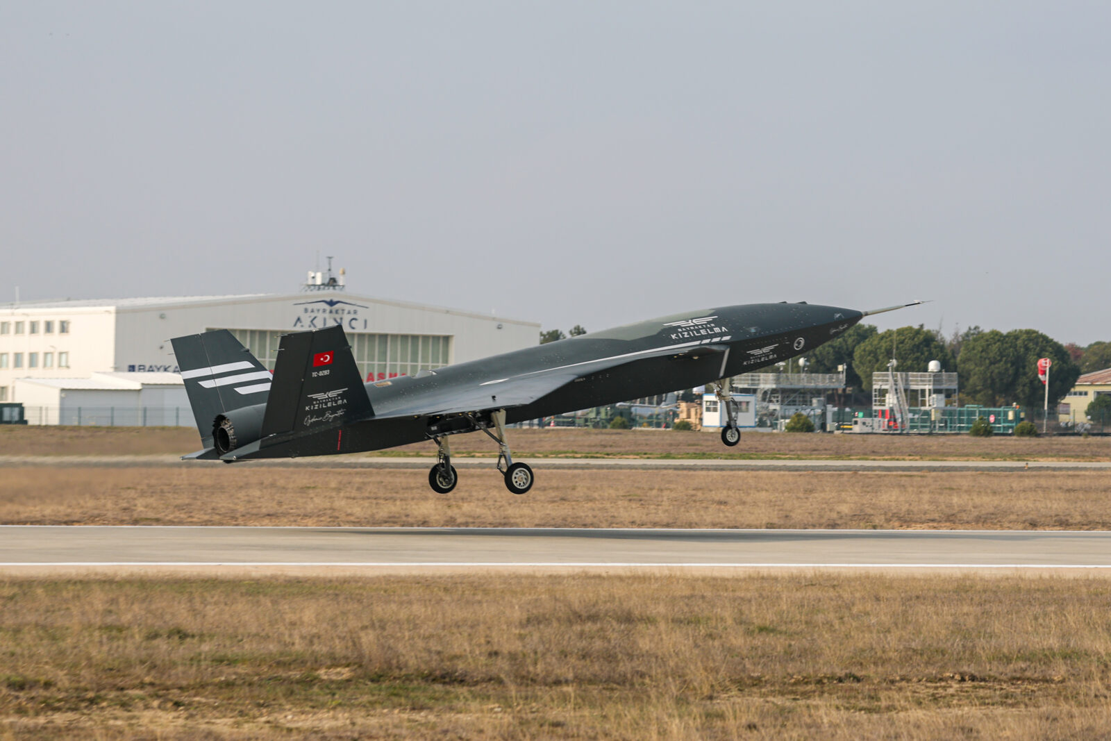 Bayraktar Kizilelma PT-4 successfully completes afterburner take-off test